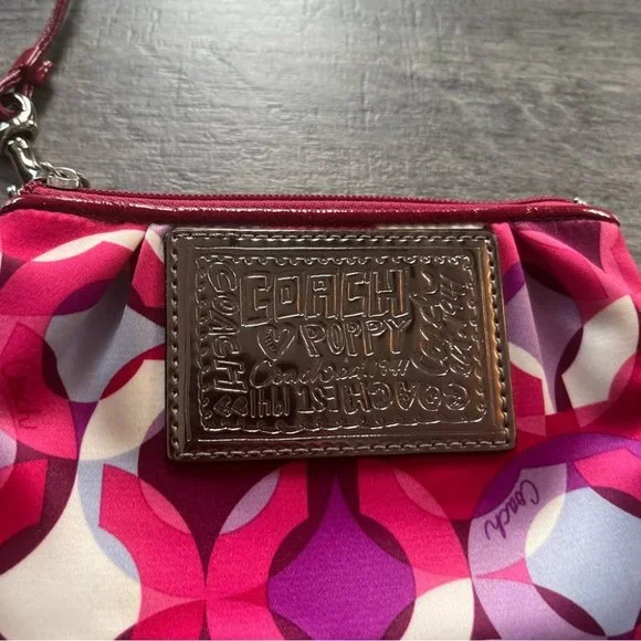NWOT COACH wristlet / wallet - Picture 3 of 5